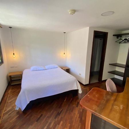 Campus Residencias Bed & Breakfast Quito Exterior foto