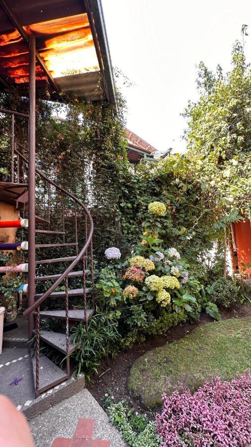 Campus Residencias Bed & Breakfast Quito Exterior foto