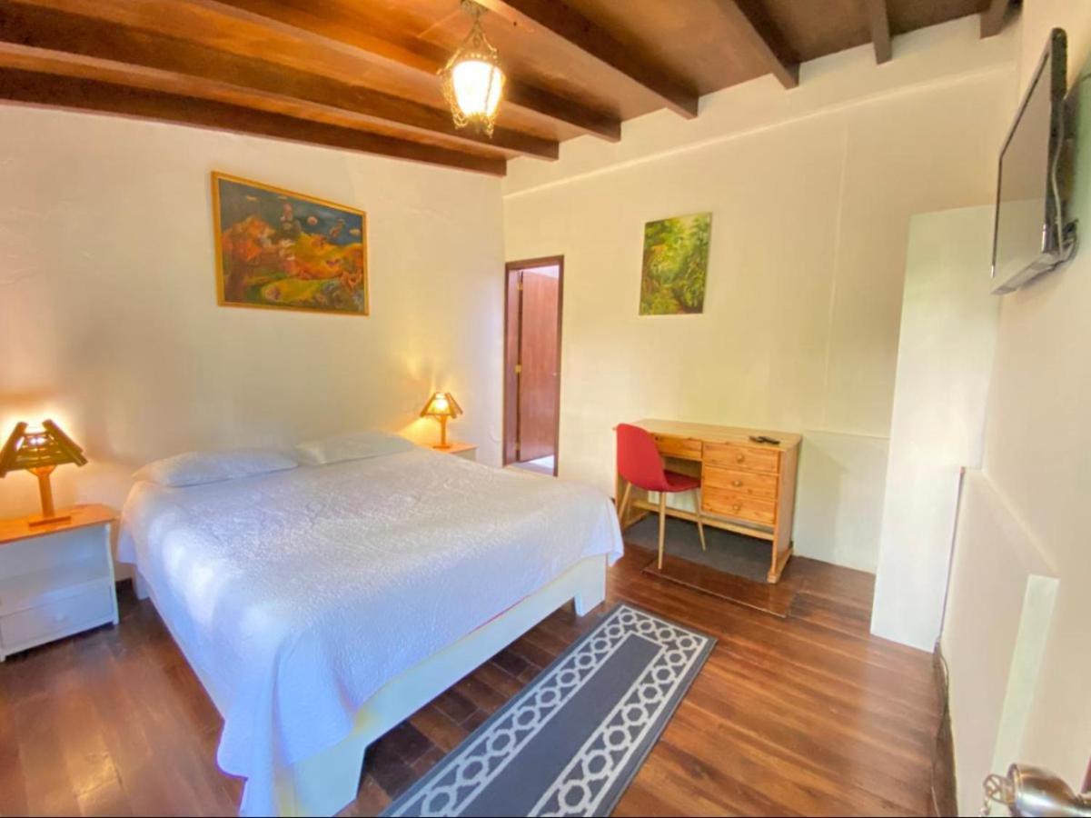 Campus Residencias Bed & Breakfast Quito Exterior foto